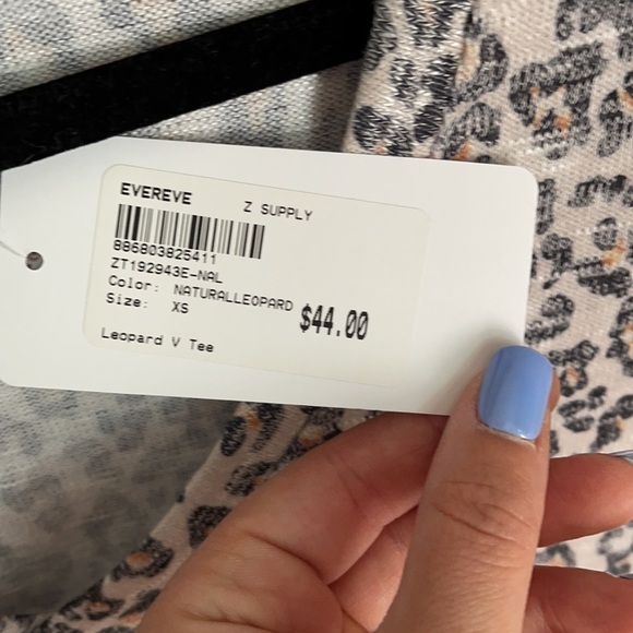 *NWT Z Supply Cheetah Print V-Neck Short Sleeve - Picture 5 of 6
